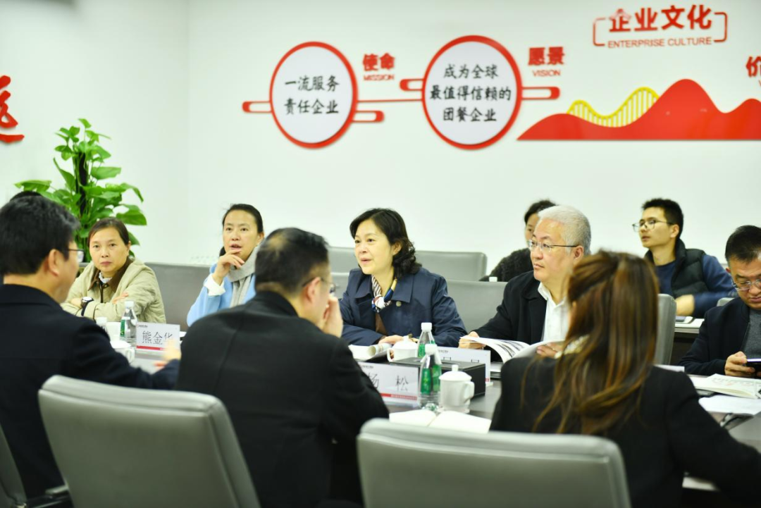 四川省商务厅副厅长尹奇志一行莅临PG电子餐饮集团调研指导